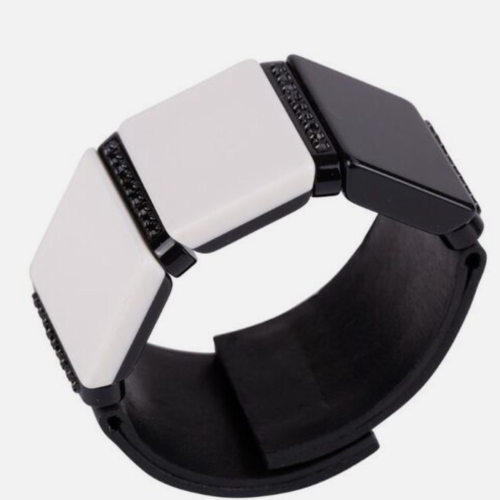 Giorgio Armani 
Design and Geometric Shapes